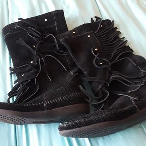 💜Minnetonka black boots💜